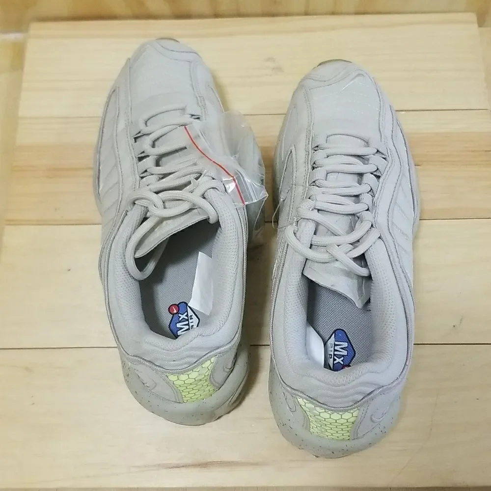 Nike Air Max Women’s Size 7 1/2 ( 38.5 EU ) Mens size 6
